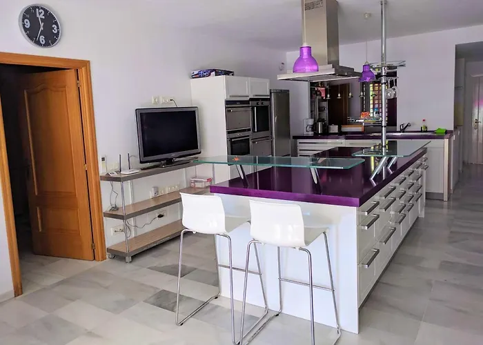 Alcazaba 3302 * إِستيبونا